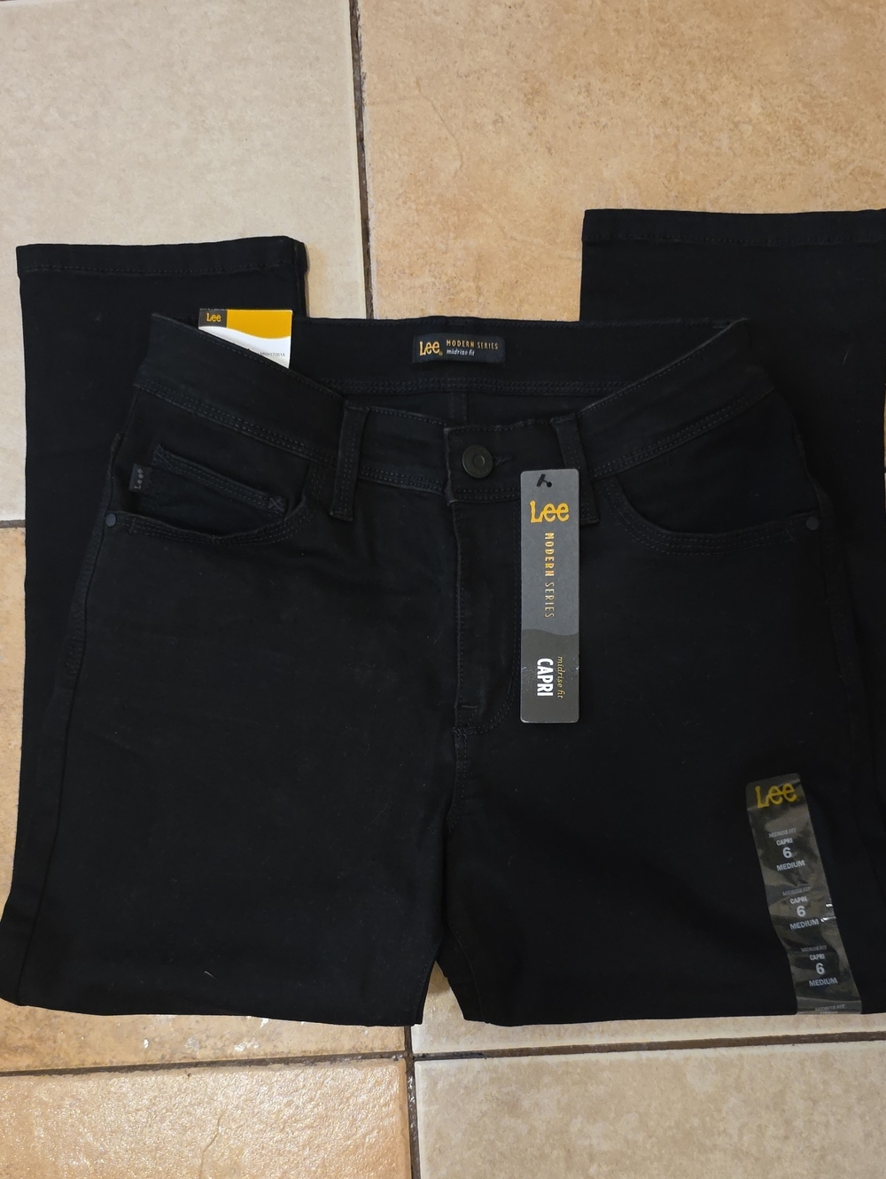 Lee Black Capri Pants